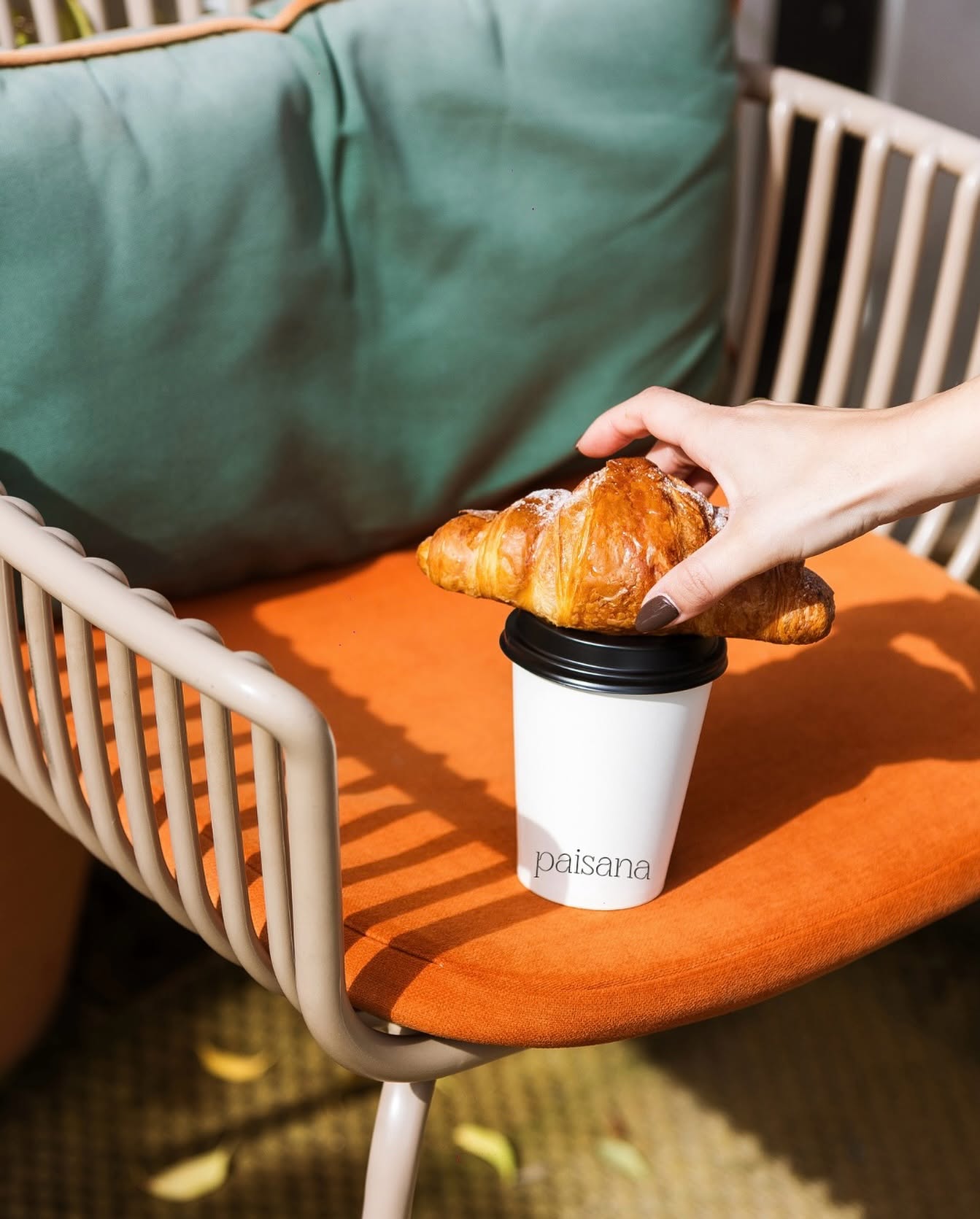 Croissant y café Paisana